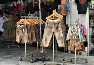 Stylizace s koženými kalhotami: 3 trendy outfitové nápady